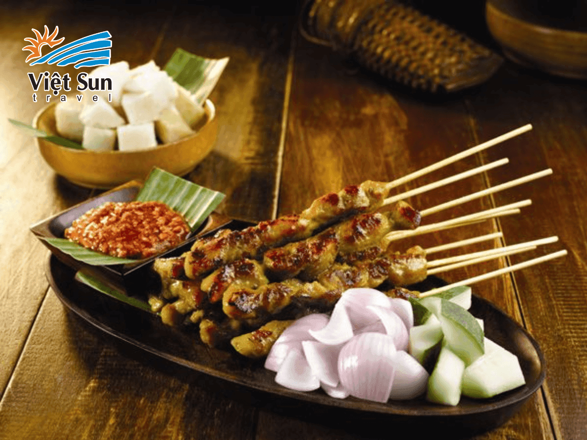 Satay - món thịt xiên nướng nổi tiếng tại Malaysia