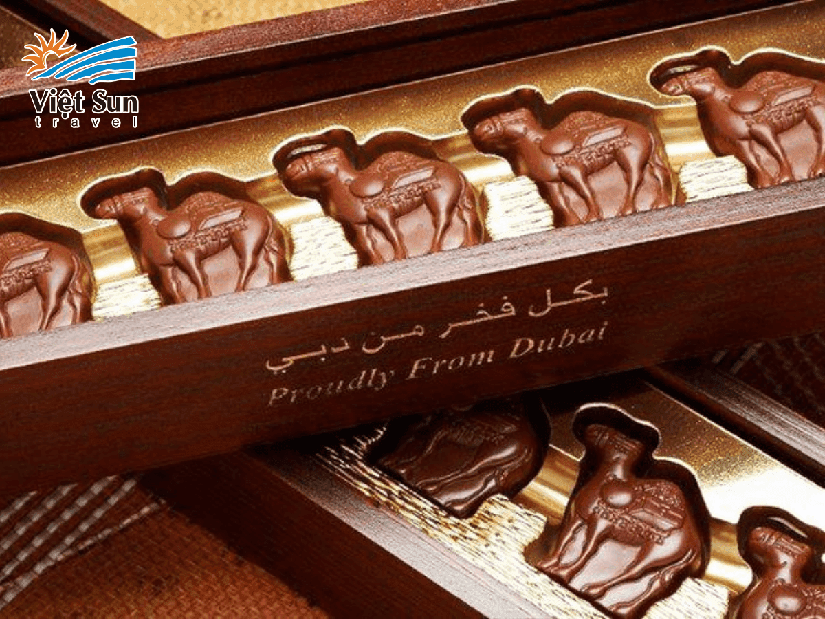 Socola sữa lạc đà với thiết kế hộp sang trọng đặc trưng Dubai