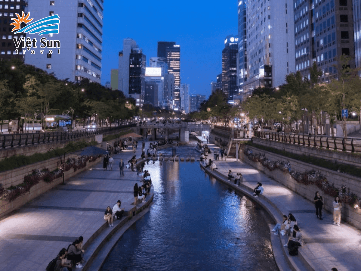 Suối Cheonggyecheon - biểu tượng sống động của sự hồi sinh và phát triển bền vững tại Seoul