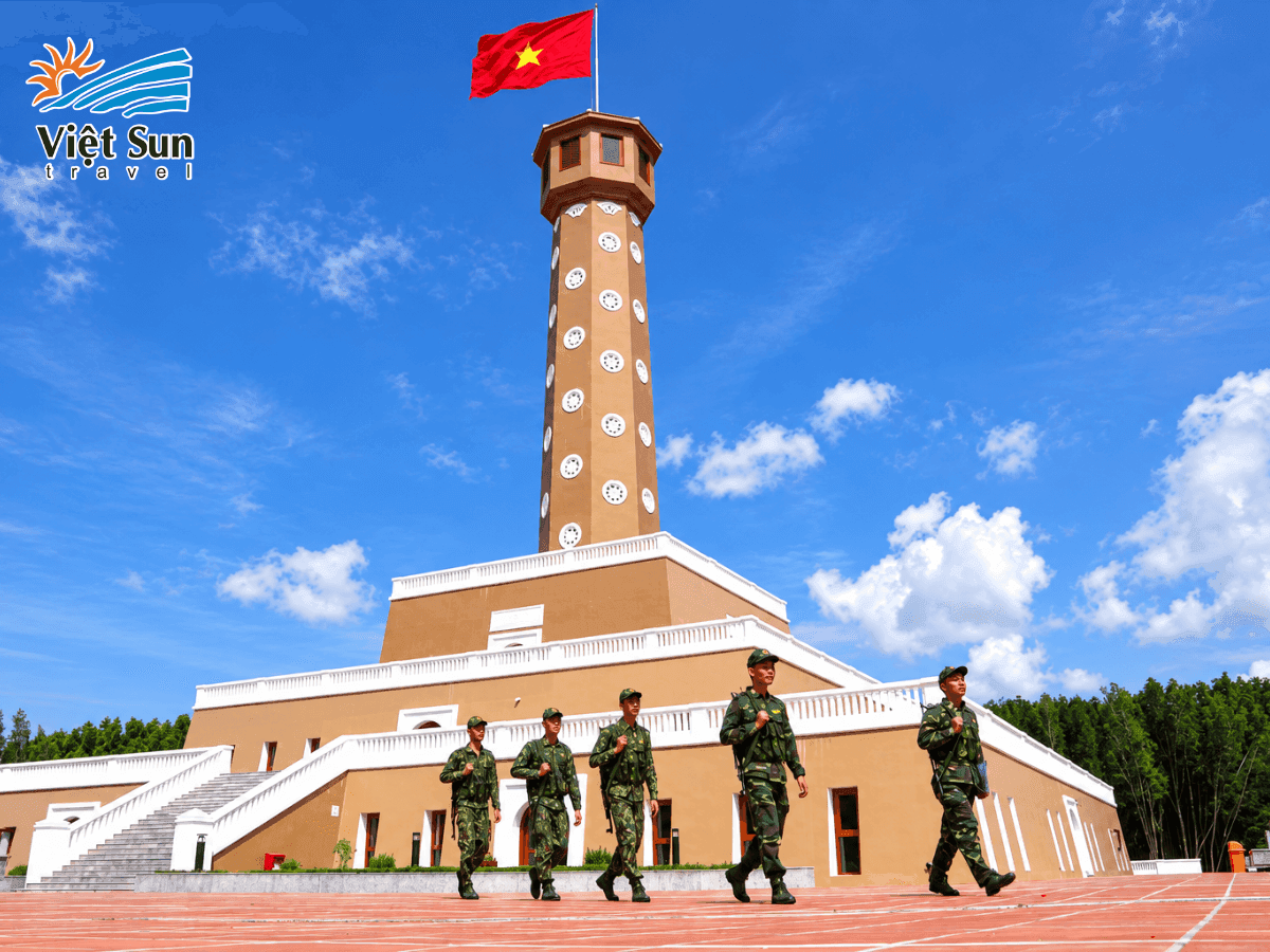 TOÀN CẢNH ĐẤT MŨI CÀ MAU VỚI RỪNG NGẬP MẶN, BIỂN VÀ BÃI BỒI