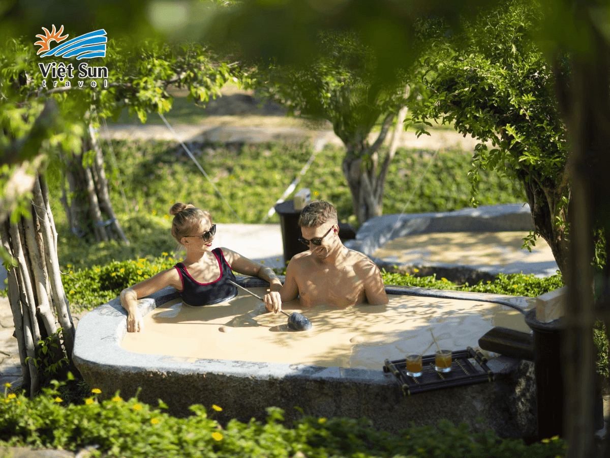 Tắm bùn khoáng tại khu du lịch tắm bùn Khoáng I Resort.