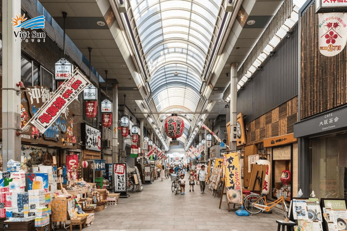 Tenjinbashisuji Shopping Street – Con phố mua sắm dài nhất Nhật Bản.