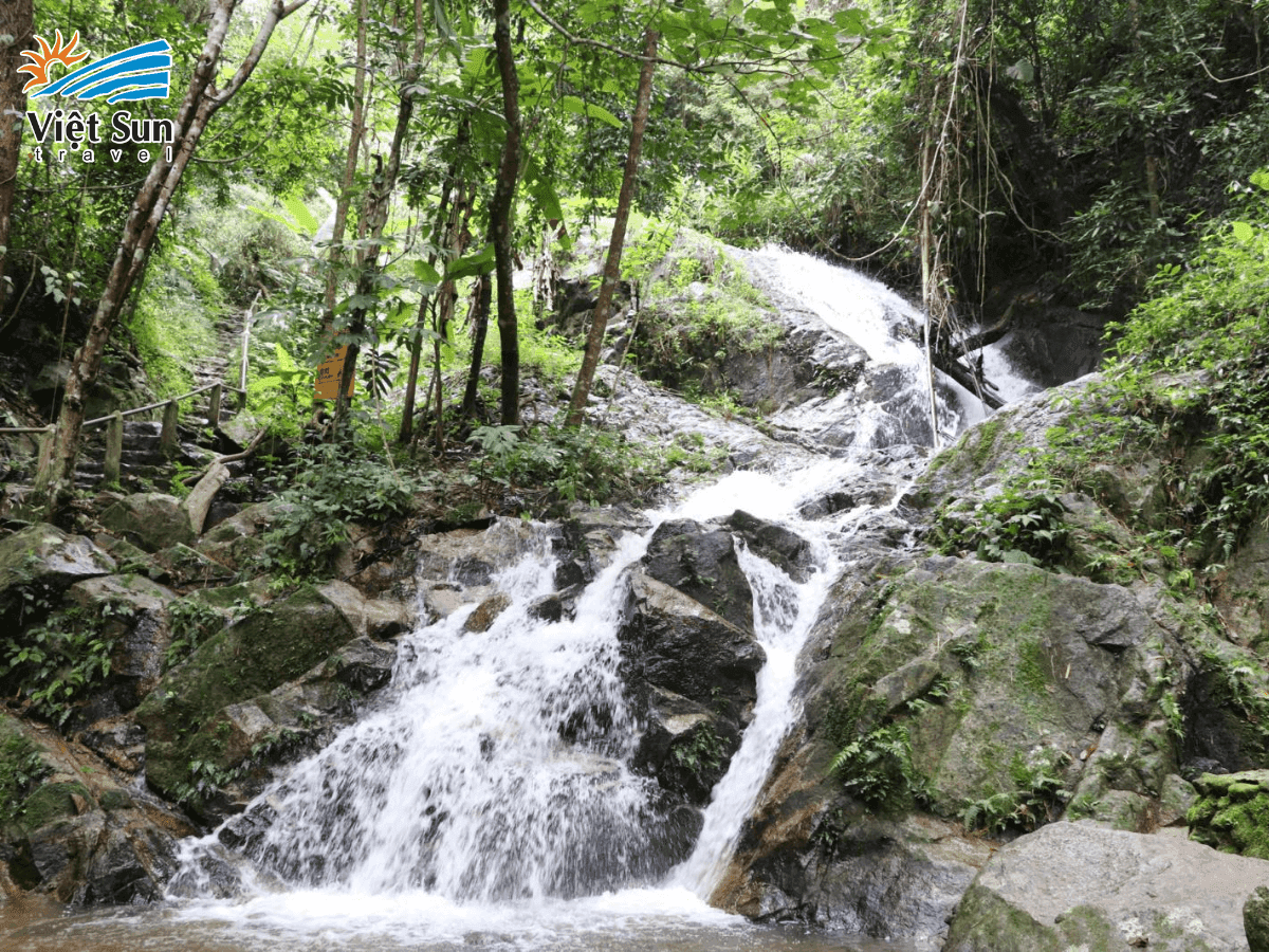 Tham quan Thác Mae Kampong đi đến The Giant Chiang Mai