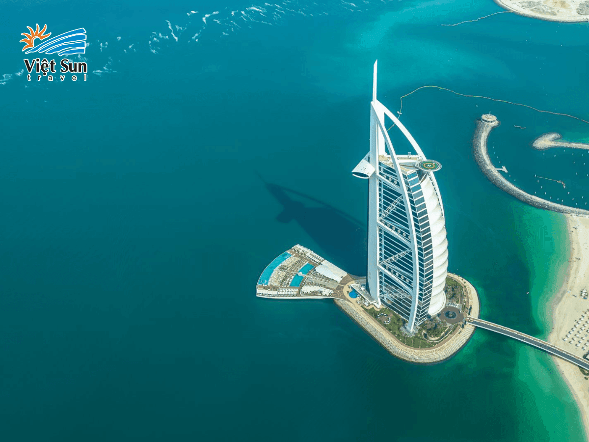 Tham quan khách sạn 7 sao đầu tiên và duy nhất trên thế giới Burj Al Arab