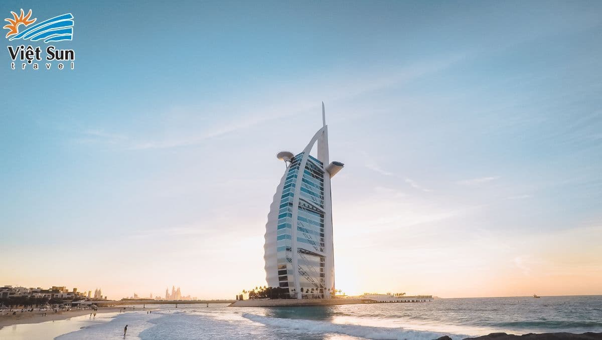 Tham quan khách sạn 7 sao đầu tiên và duy nhất trên thế giới Burj Al Arab