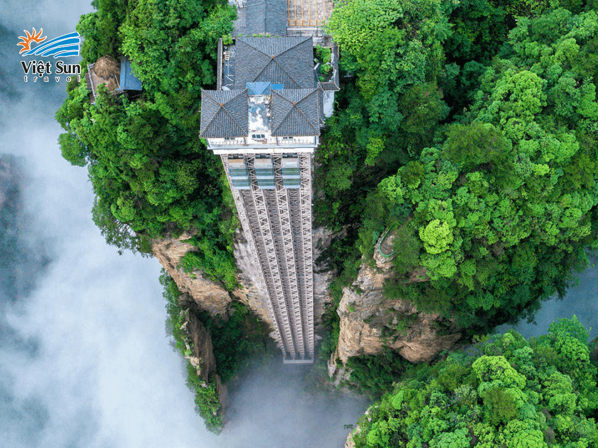 Thang máy Bách Long - Kỳ quan giữa mây trời Trương Gia Giới