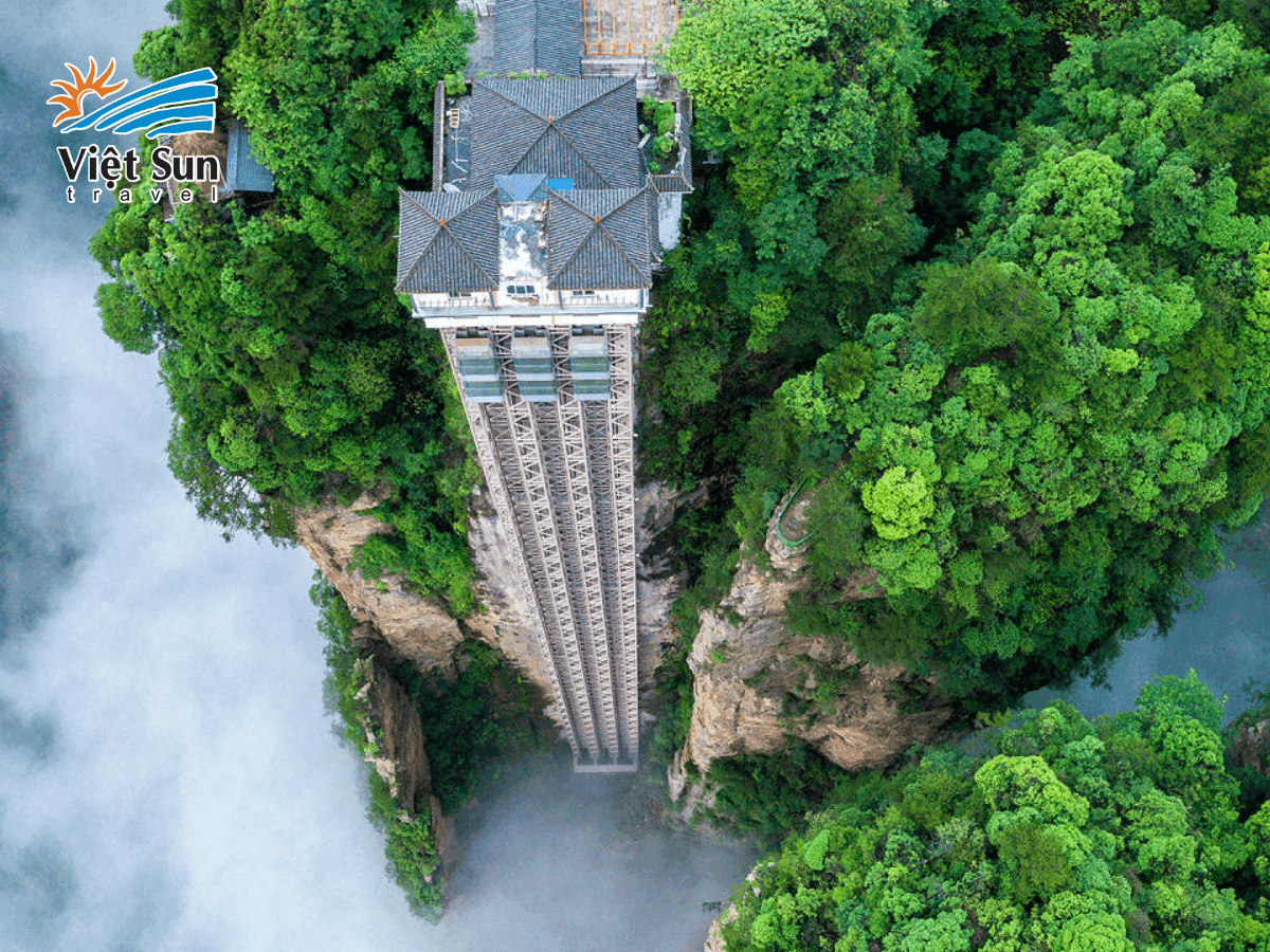 Thang máy Bách Long – góc nhìn ngoạn mục trên đỉnh núi Viên Gia Giới