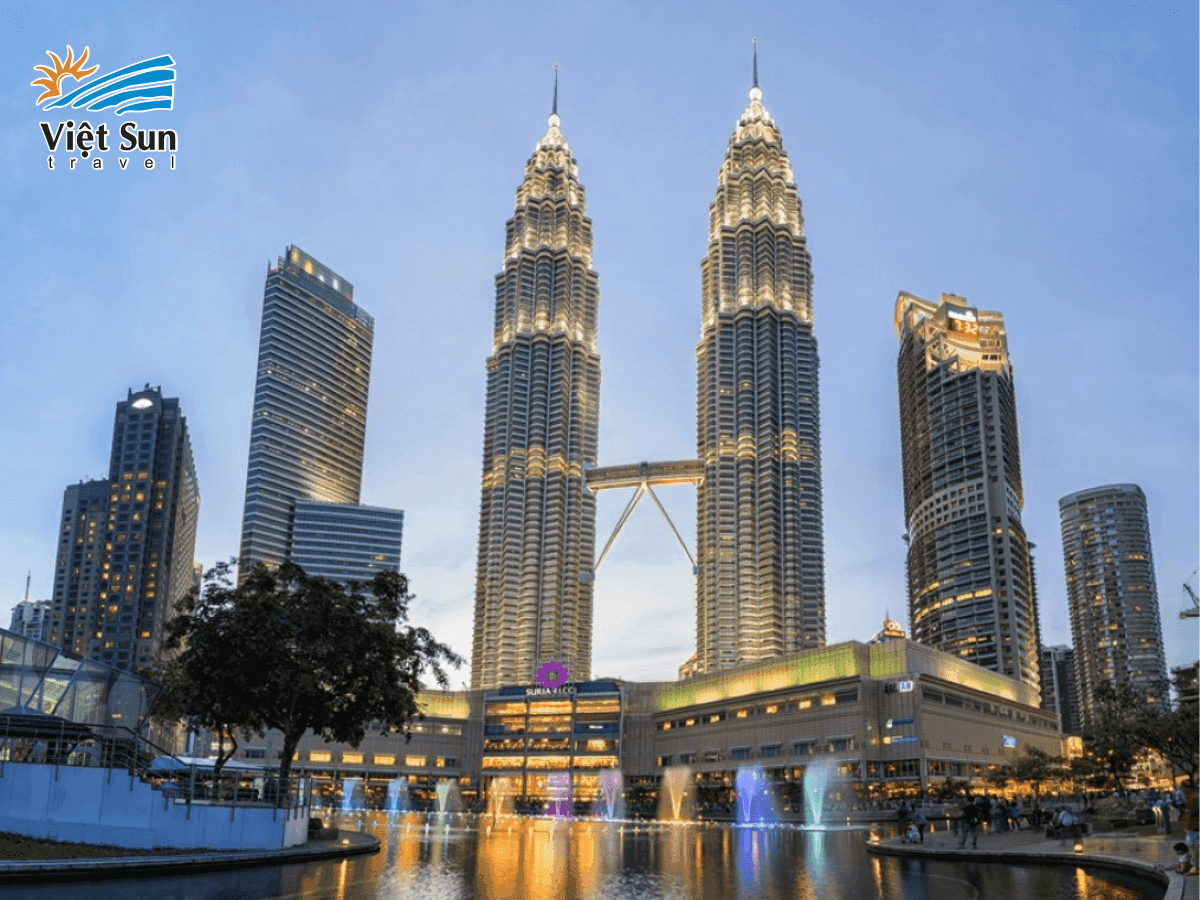 Tháp đôi Petronas - Biểu tượng kiến trúc đỉnh cao của Malaysia