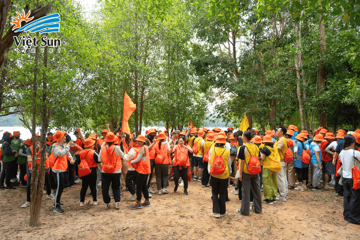 Trekking Đa Mi - Viet Sun Travel khởi động tập trung.