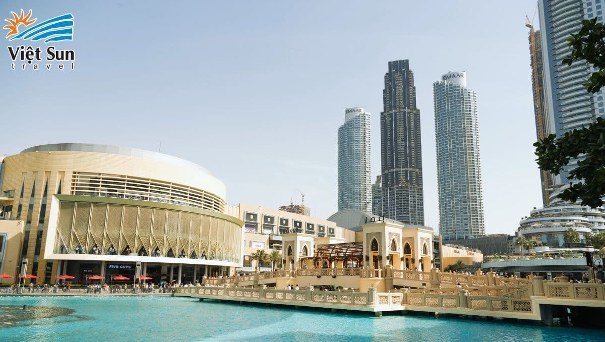 Thỏa thích mua sắm tại Dubai Mall