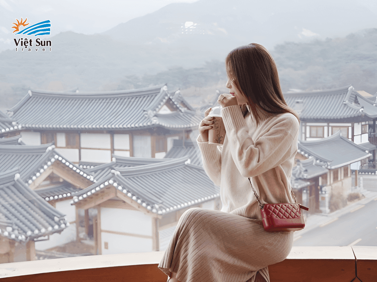 Thưởng thức cafe và ngắm nhìn làng Bukchon Hanok tại 1in 1jan