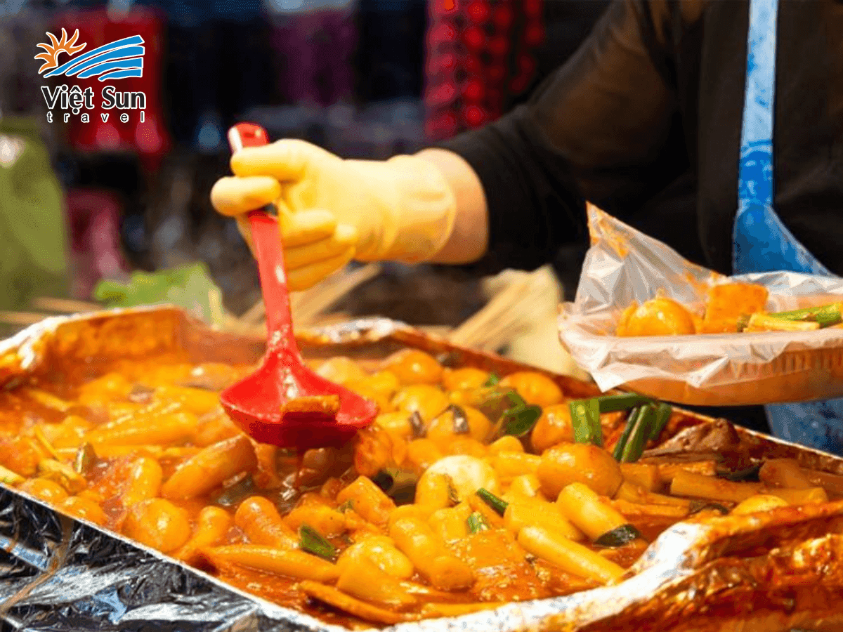 Thưởng thức món ngon Dongdaemun – Tteokbokki và Odeng nóng hổi