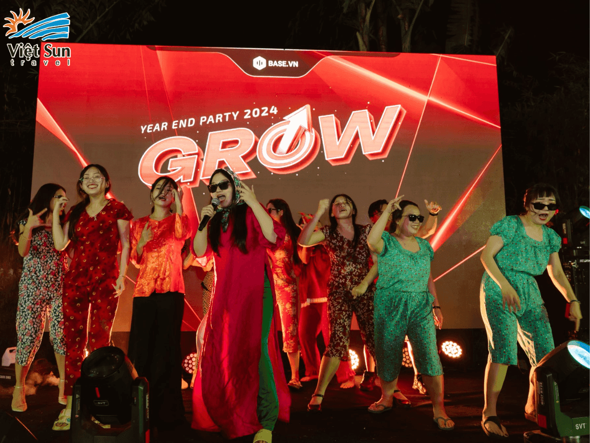 Tiết mục "cây nhà lá vườn" cười bể bụng