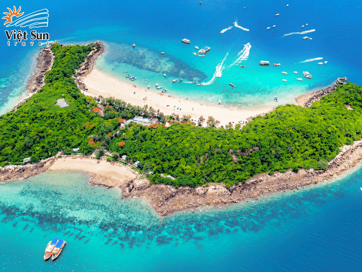 Toàn cảnh Koh Larn nhìn từ trên cao.png
