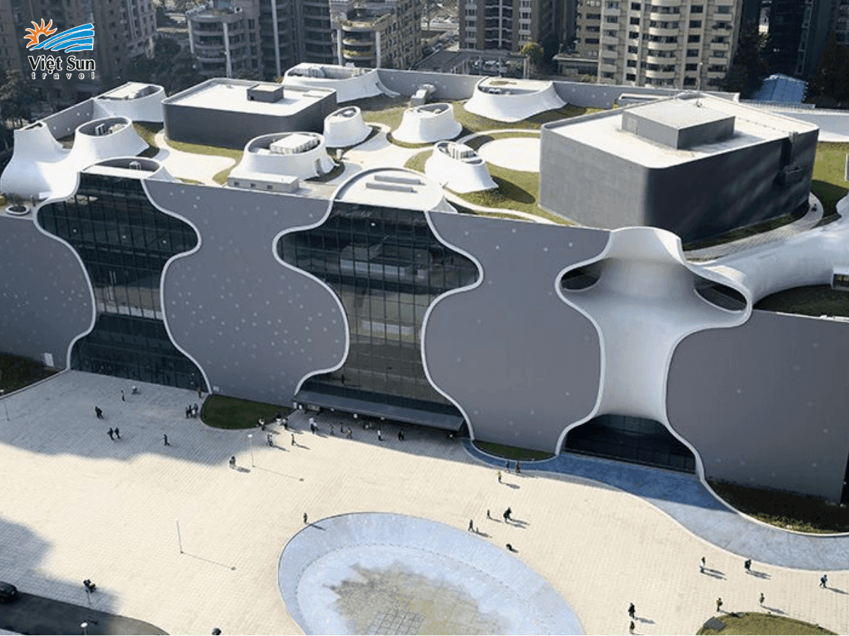 Toàn cảnh Nhà Hát Opera Đài Trung nhìn từ trên cao.