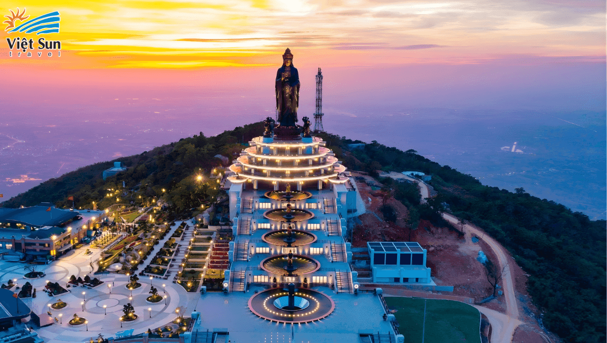 Toàn cảnh núi bà đen_Viet Sun Travel