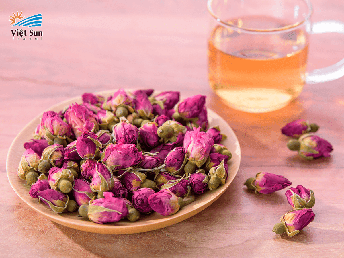 Trà hoa khô – món quà thanh tao từ Phượng Hoàng Cổ Trấn.