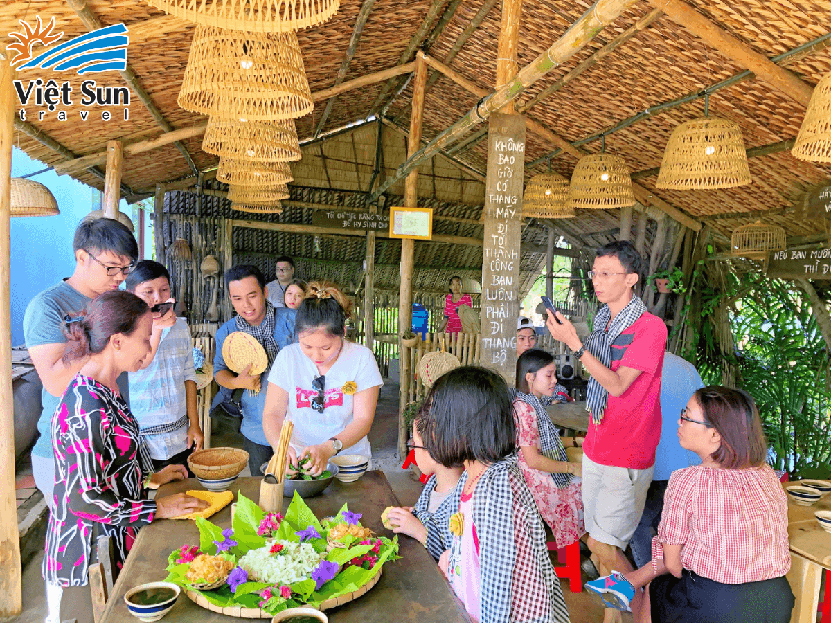 Trải nghiệm làm bánh tại Cồn Chim Trà Vinh