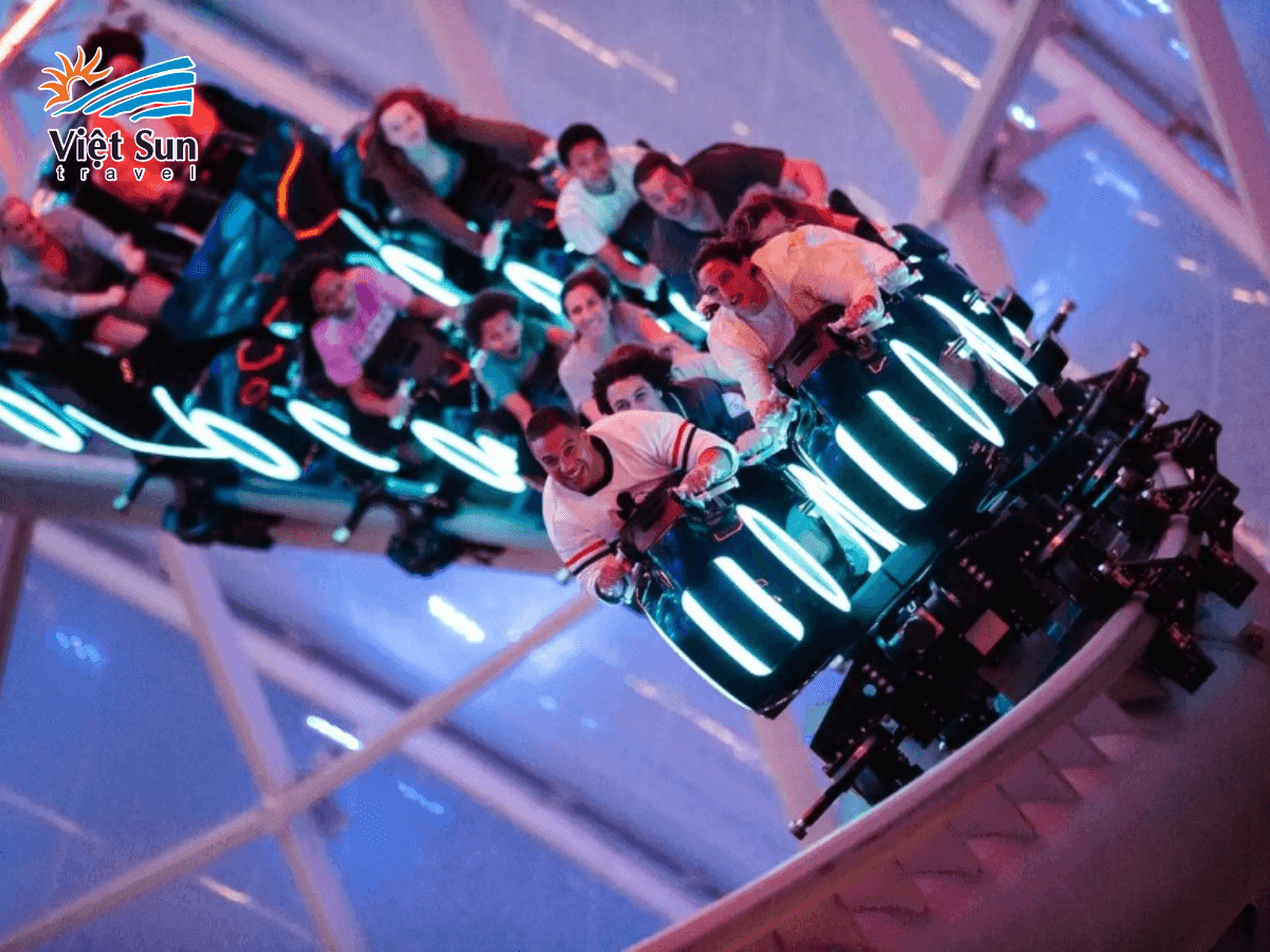 Trải nghiệm trò chơi Vòng xoay năng lượng ánh sáng Tron