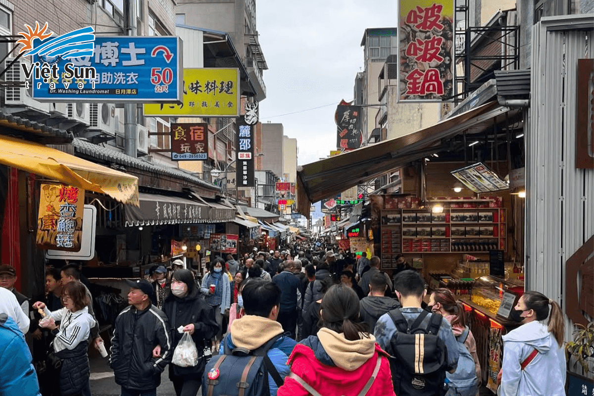 Trải nghiệm văn hóa bản địa tại làng Ita Thao.