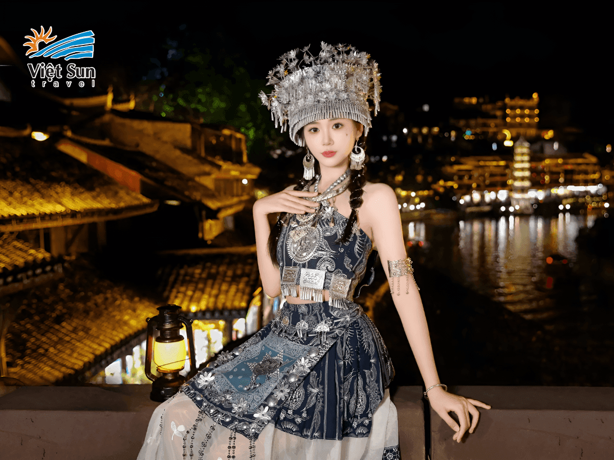 Trang phục thổ cẩm của thiếu nữ Miêu, rực rỡ như mùa xuân trên vải