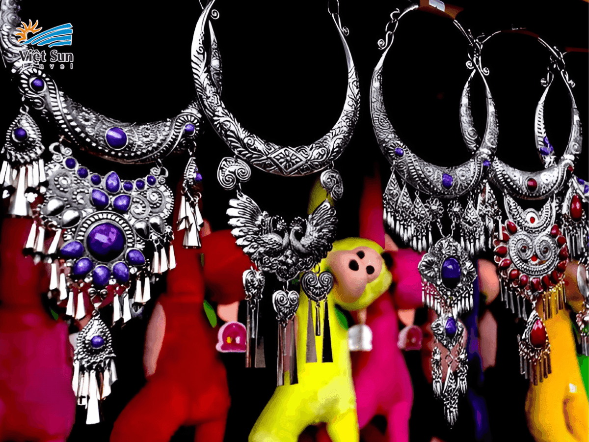 Trang sức bạc dân tộc Miêu – tinh xảo và đậm đà bản sắc