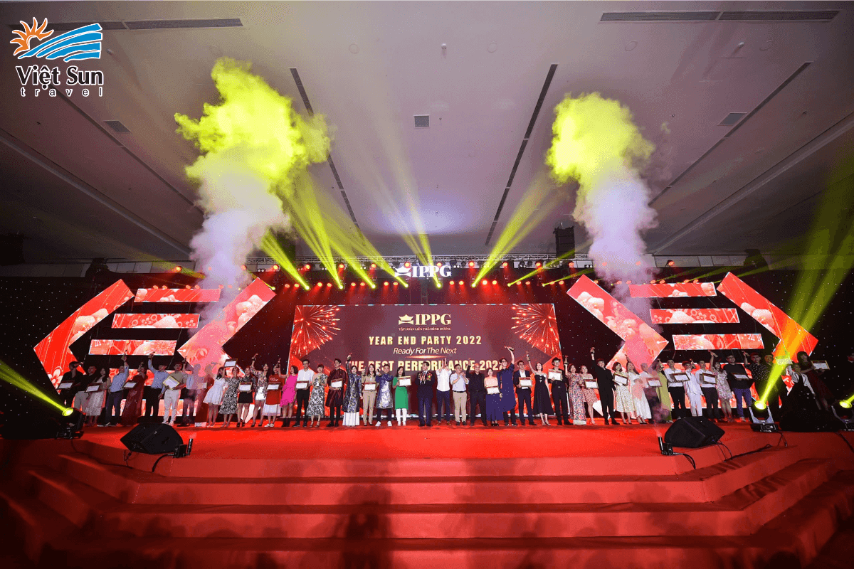 Trao giải cho nhân viên có thành tích xuất sắc