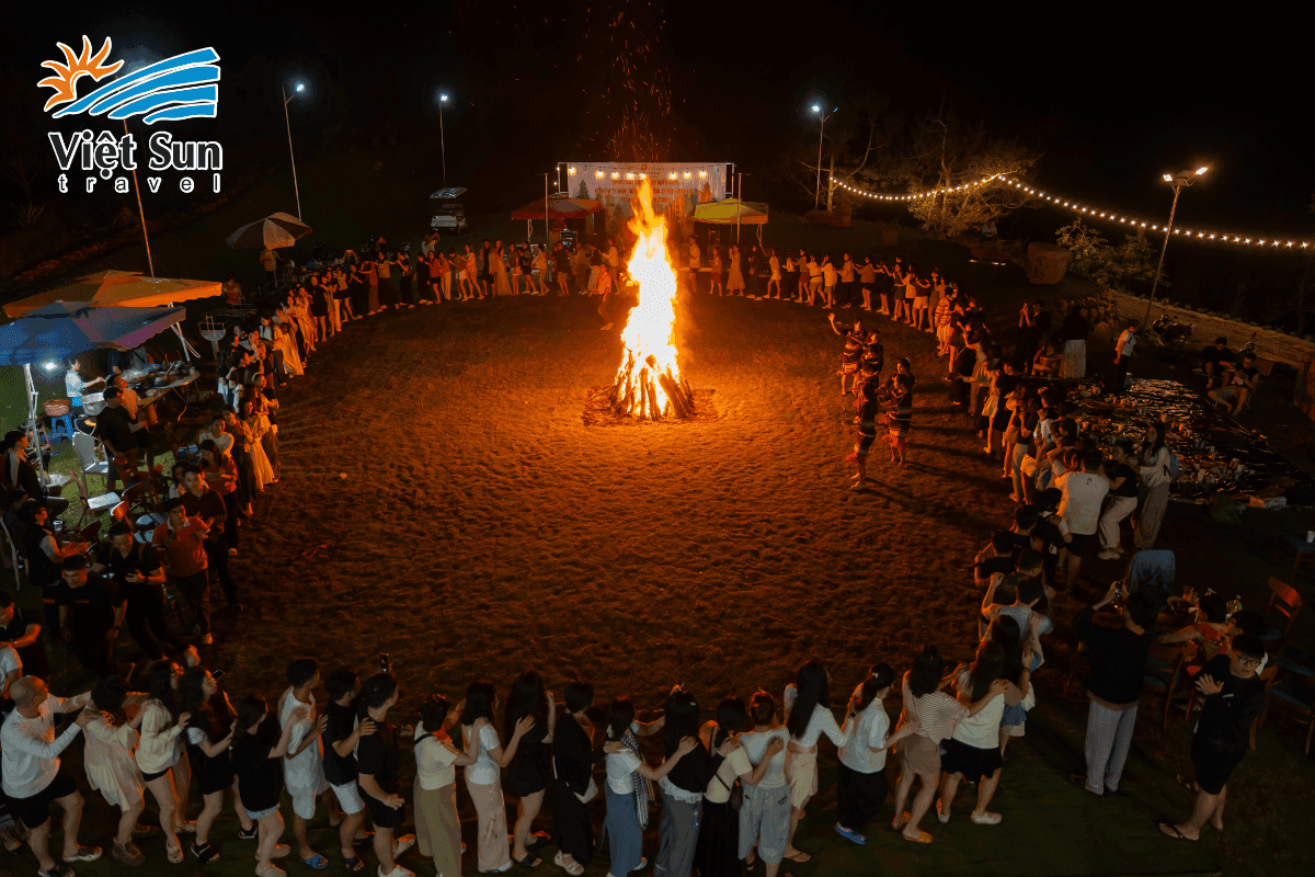 Trekking Đa Mi-Viet Sun Travel Tham dự chương trình Lửa trại “Bản Hùng Ca Của Núi Rừng”