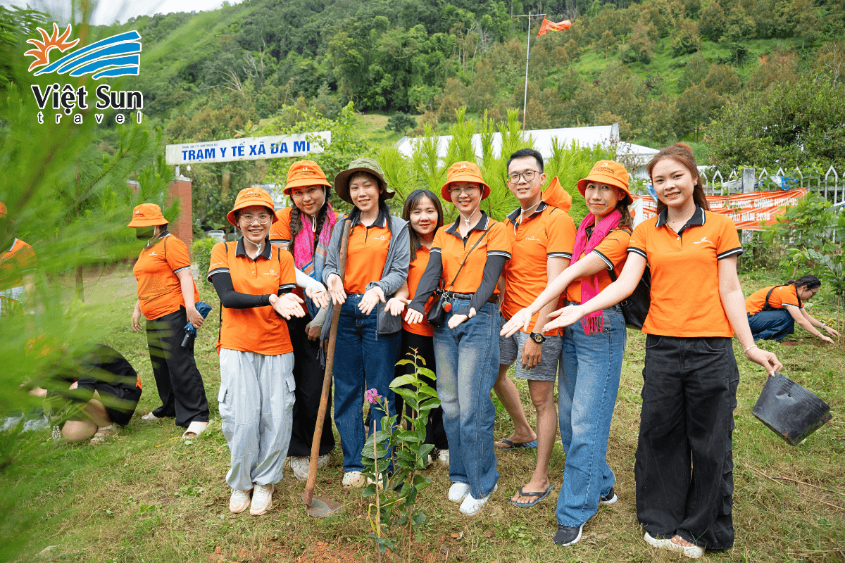 Trekking Đa Mi- Viet Sun Travel hoạt động Trồng Cây Rừng