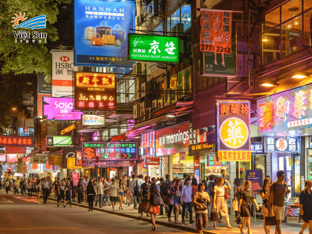 Tsim Sha Tsui – thiên đường mua sắm sôi động bên cảng Victoria.png