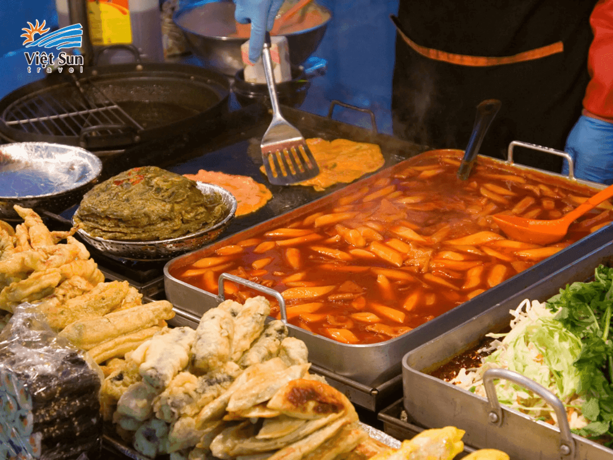 Tteokbokki - Món bánh gạo cay trứ danh, không thể bỏ qua