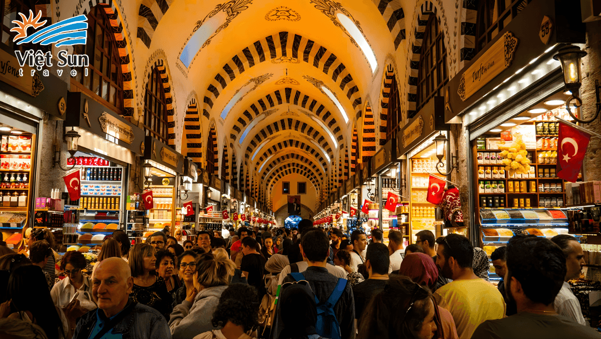 Tự do mua sắm tại Chợ lớn Grand Bazaar - Viet Sun Travel