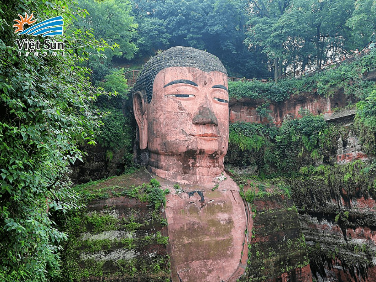 Tượng Lạc Sơn Đại Phật mang ý nghĩa bảo vệ và bình an