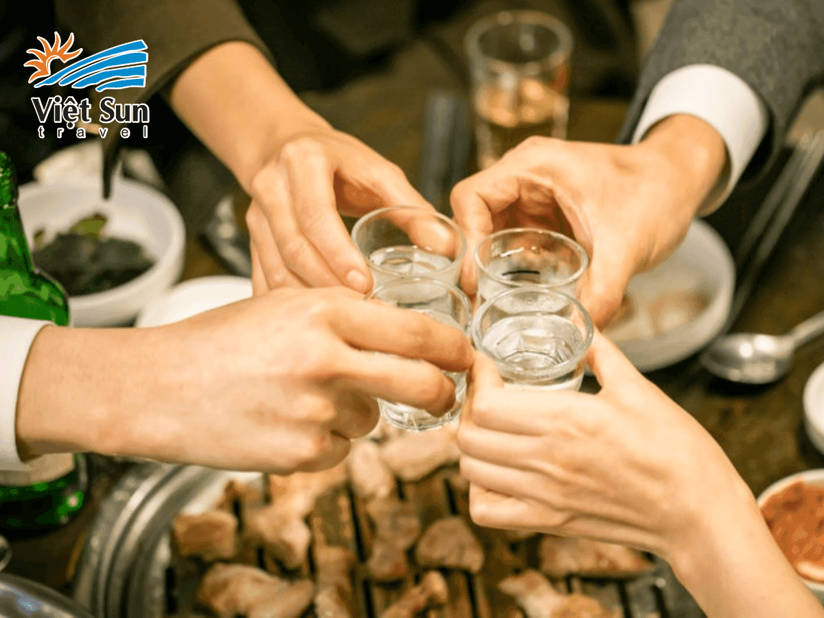 Văn hóa cụng ly Hàn và vị trí ngồi thể hiện sự tôn trọng tập thể