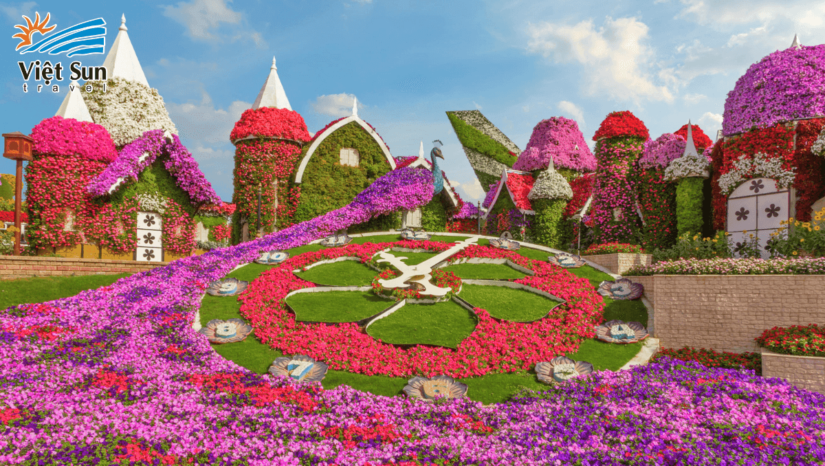 Vẻ đẹp độc đáo của Đồng hồ hoa khổng lồ (Nguồn ảnh_ Sưu tầm) Viet Sun Travel