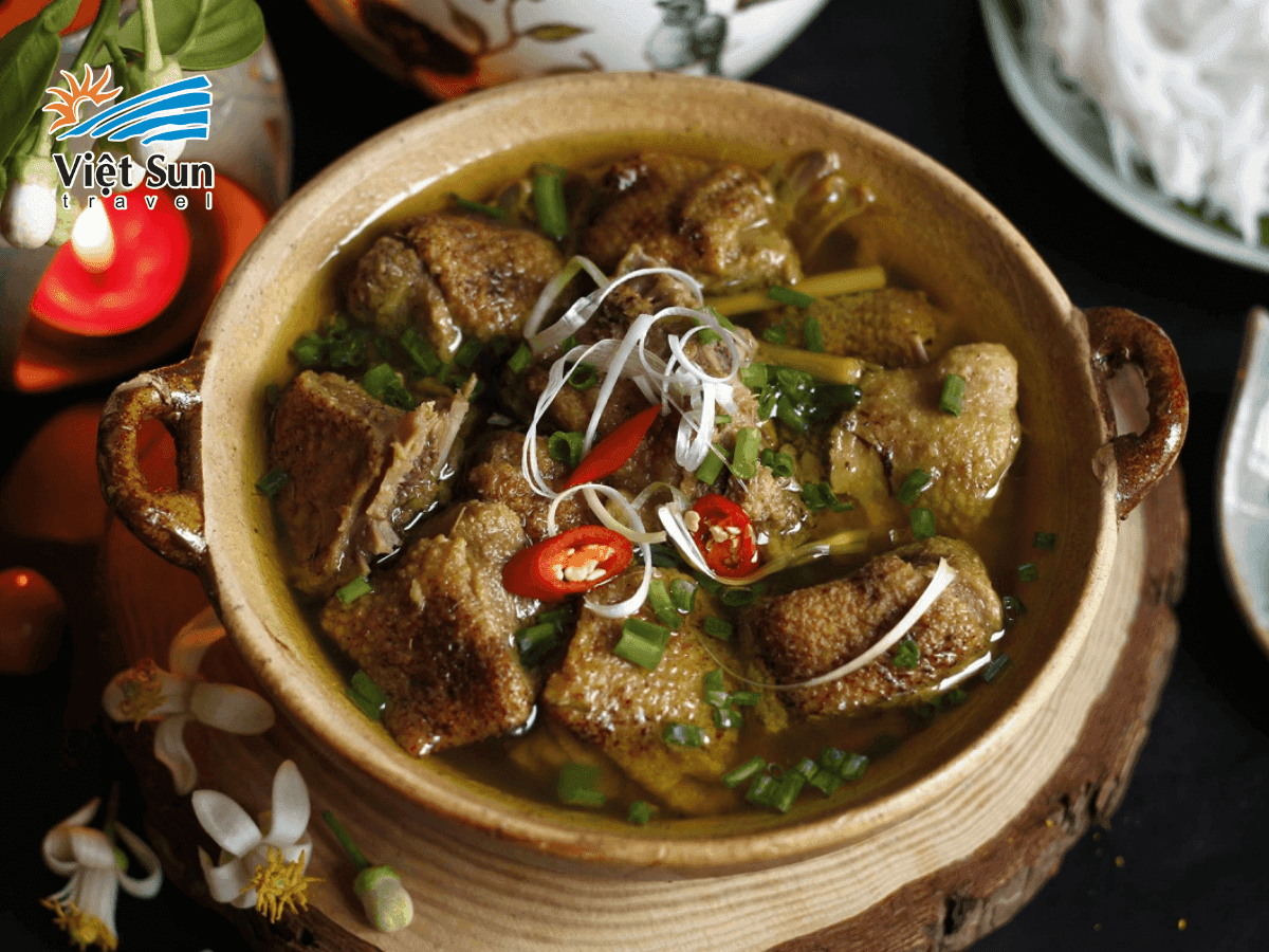 Vịt hầm tiết – món ăn dân gian bổ dưỡng giữa lòng cổ trấn