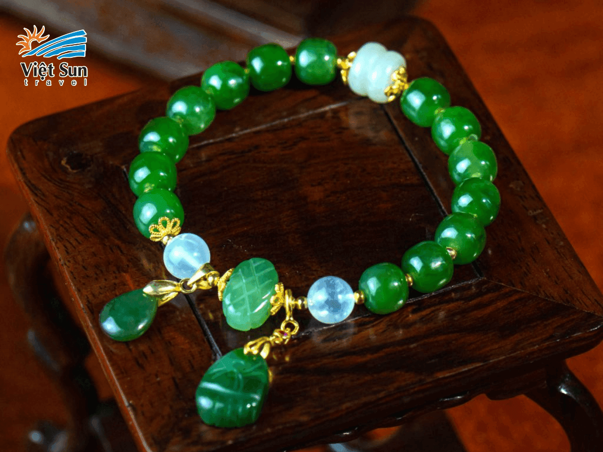 Vòng tay bằng Ngọc bích Trung Quốc làm quà tặng