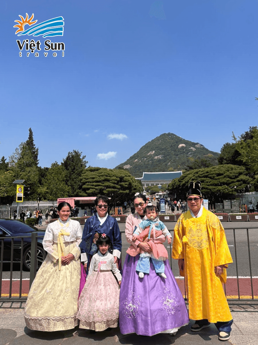 Du lịch gia đình check in trang phục Hanbok truyền thống tại Hàn Quốc