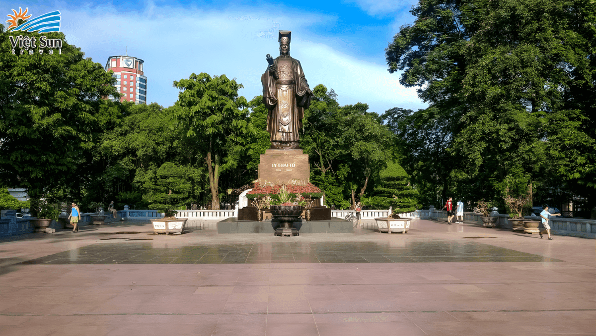 tham quan Tượng Đài Lý Thái Tổ