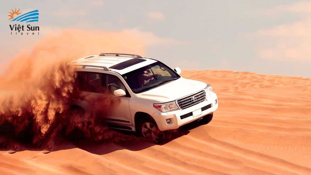 trải nghiệm xe land cruiser tour dubai